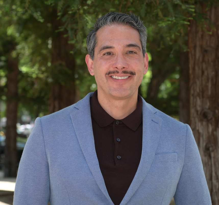 Dr. Michael Méndez